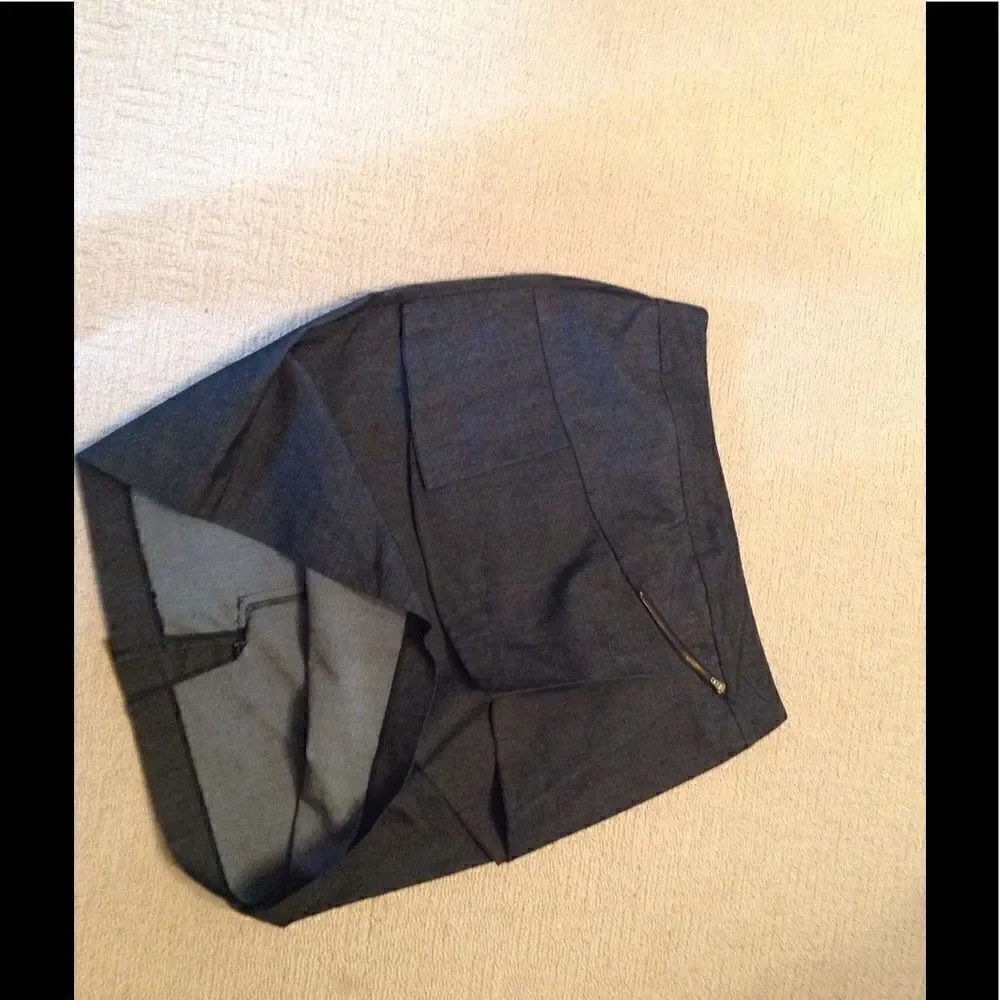 Larry Livine stretch denim ladies skirt in size 10
